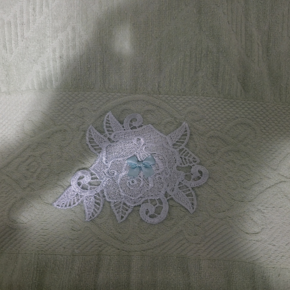 Embroidered Towels Set - Picture 5 of 5